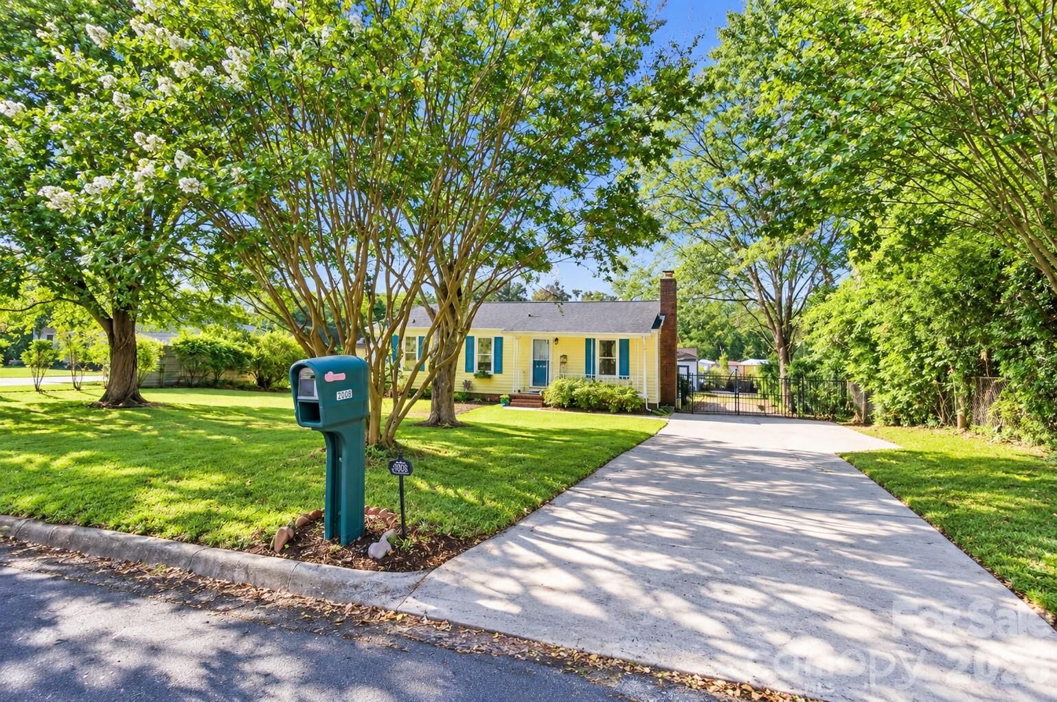 Property Photo:  1509 Yellowstone Court  NC 28054 