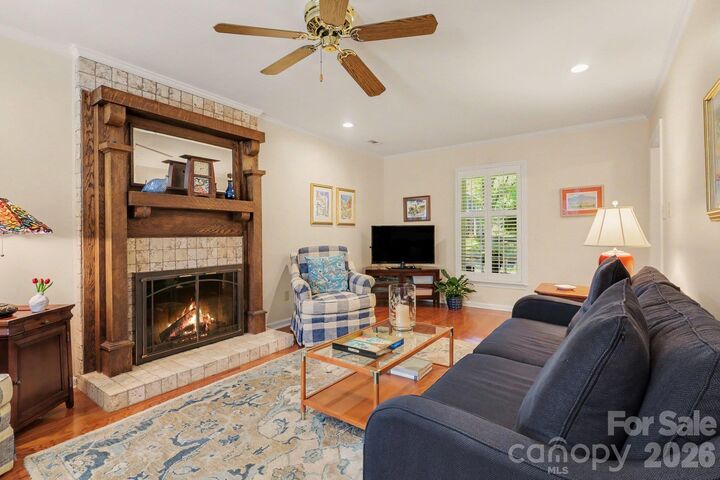 Property Photo:  640 Heather Lane  NC 28209 