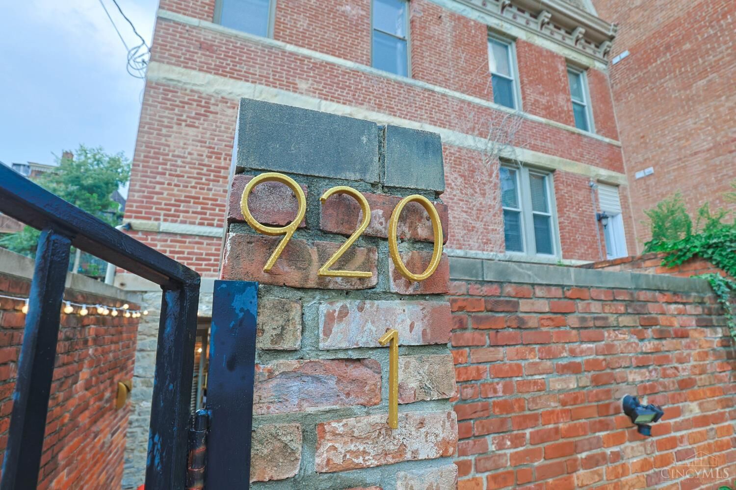 Property Photo: 920 Riverview Place OH 45202