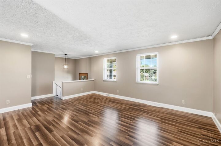 Property Photo: 3283 Linsan Drive OH 45239