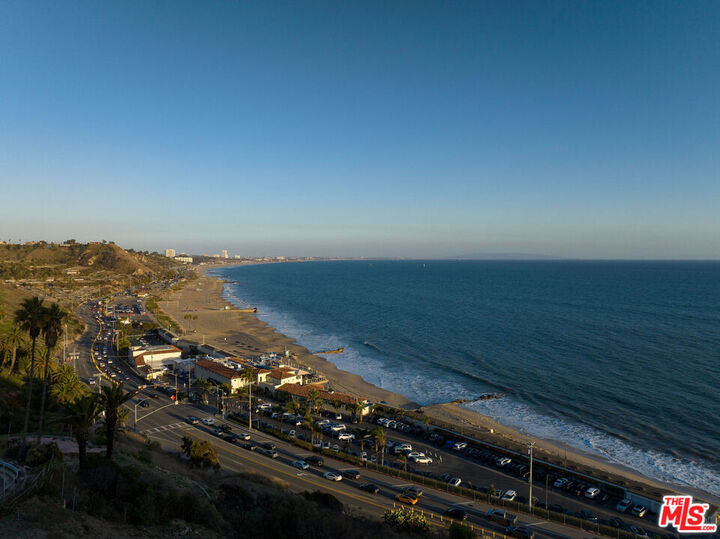 Property Photo:  201 Mantua Road  CA 90272 