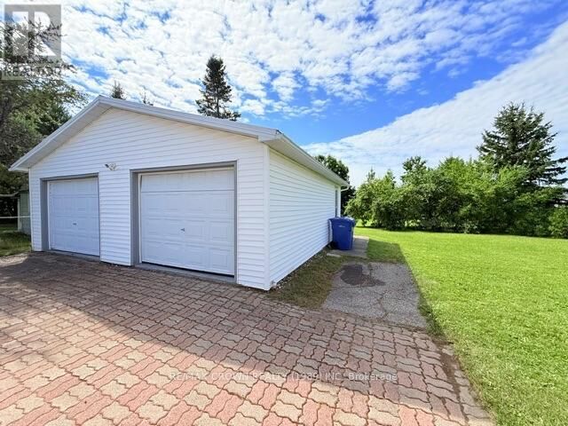 Property Photo: 63 De L'Etang Boulevard ON P5N 2M8