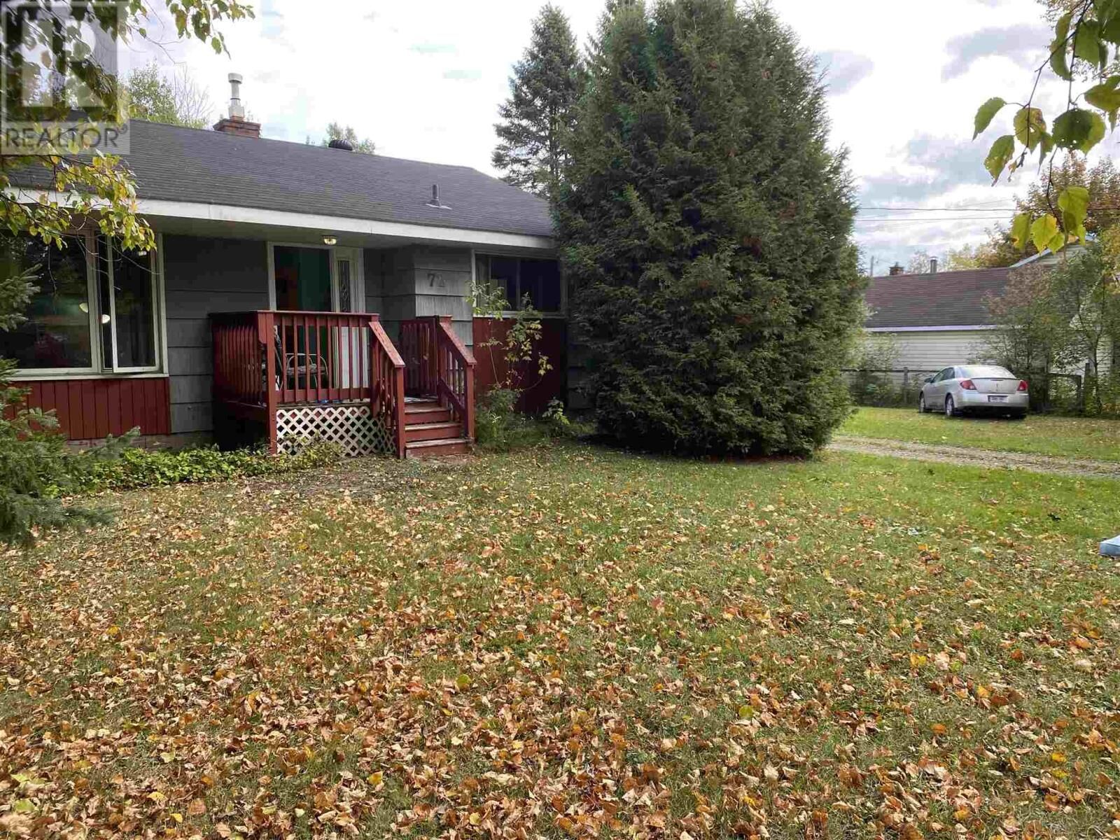Property Photo:  72 South Eden St  ON P6C 5N5 