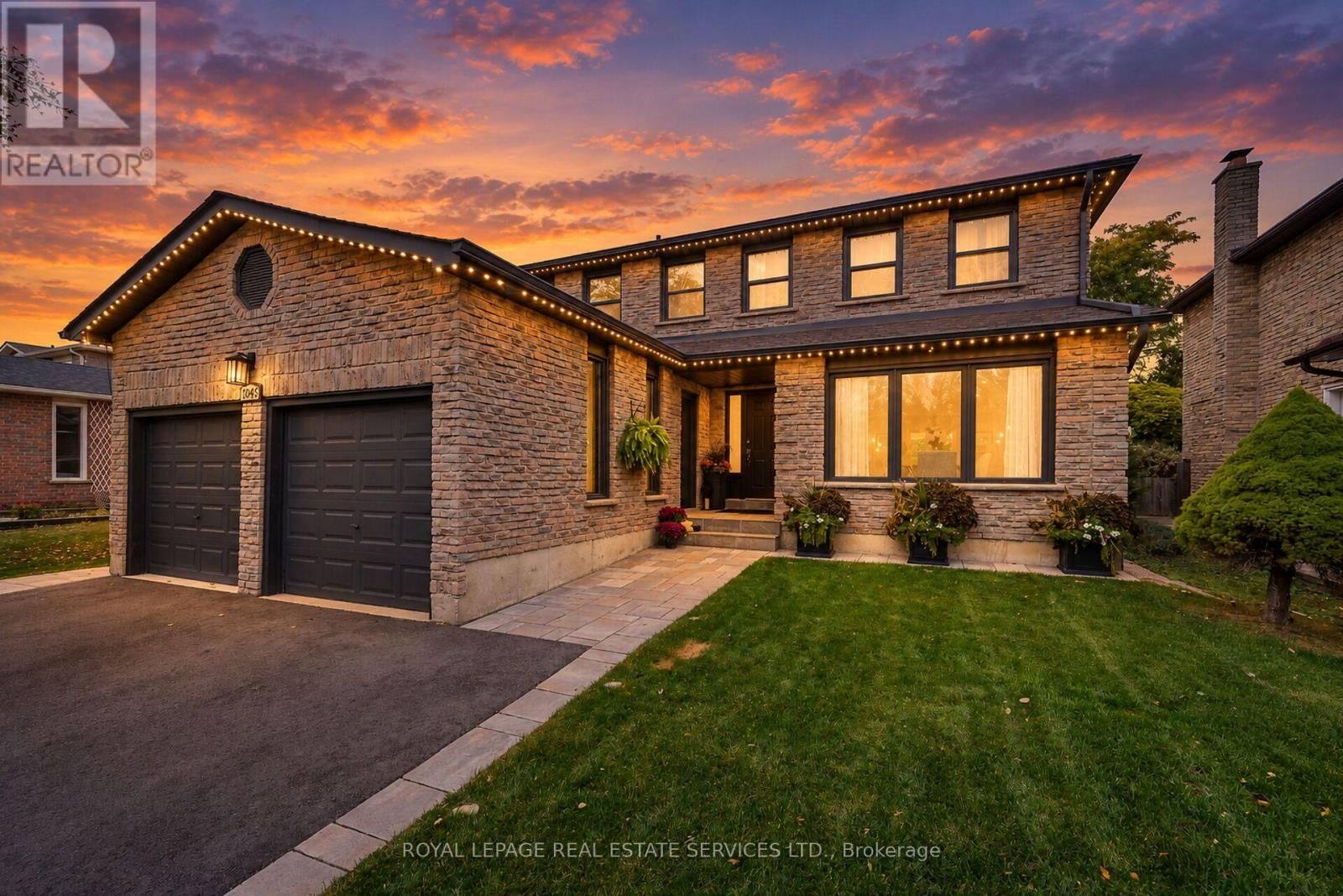 Property Photo:  1045 Mannington Lane  ON L4W 3X6 