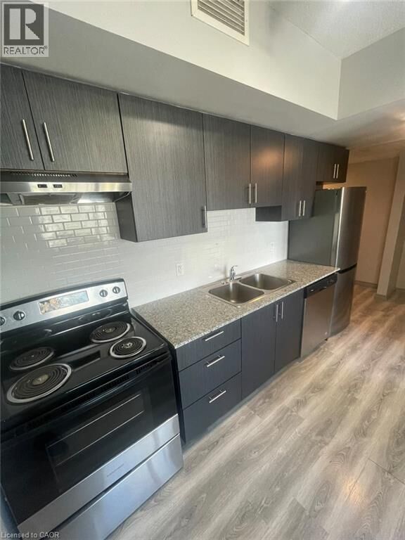 Property Photo:  275 Larch Street F513  ON N2L 0J3 