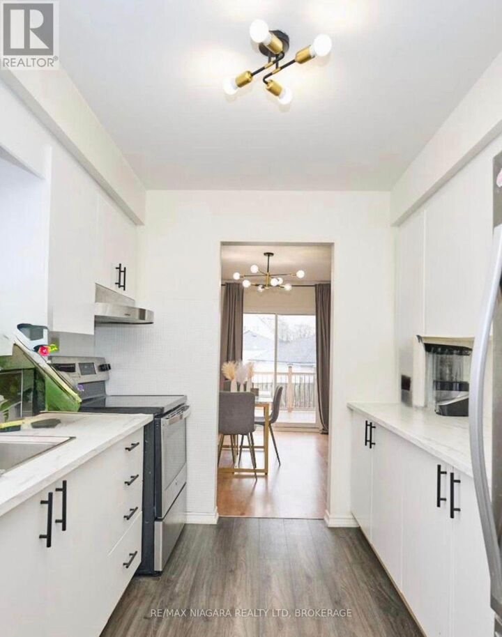 Property Photo:  20 Station Street  ON L3C 5K7 