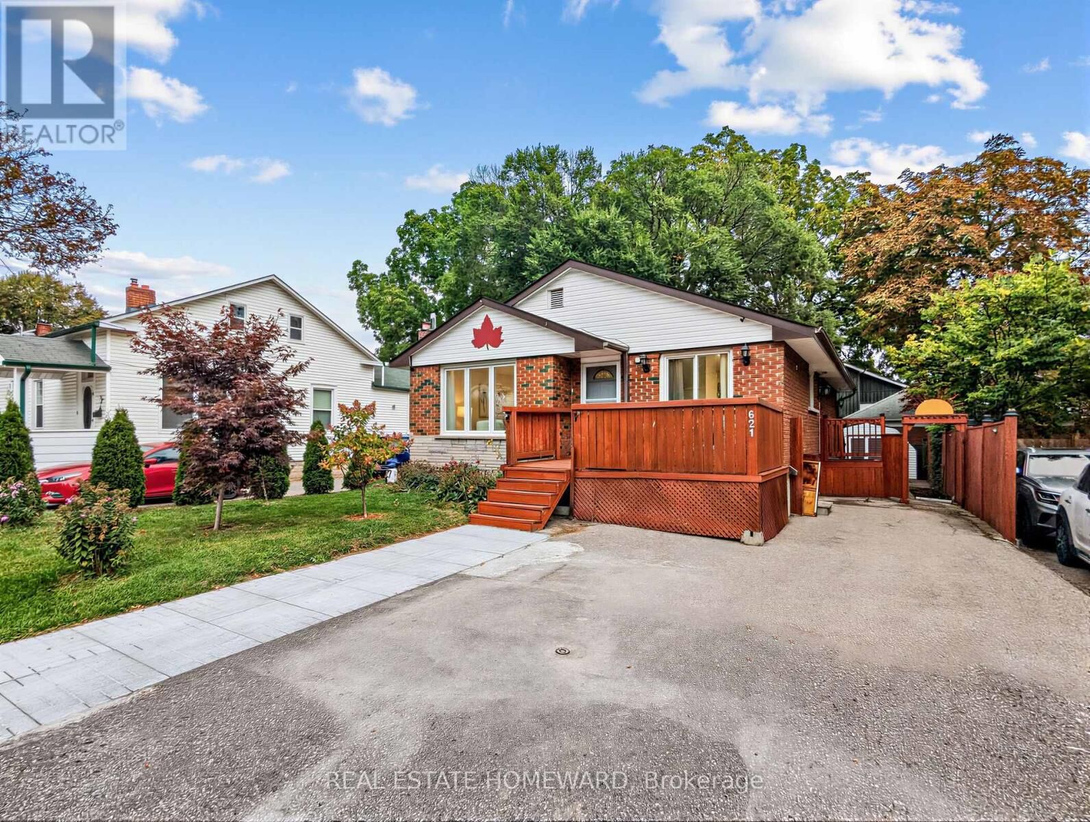 Property Photo:  621 Byron Street South  ON L1N 4R6 