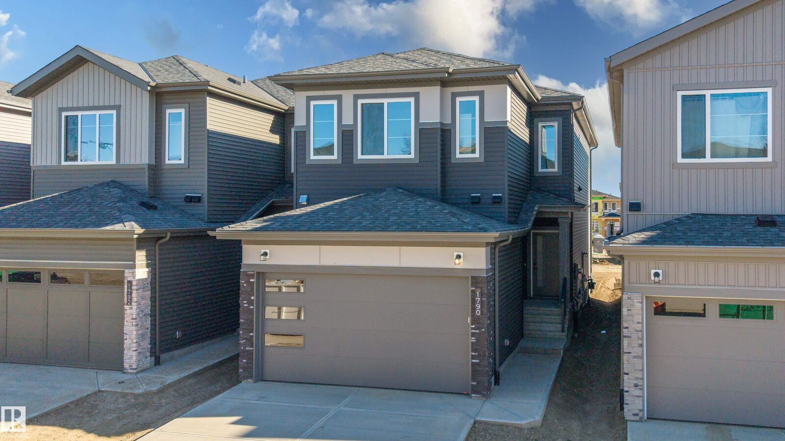 Property Photo:  1790 Crossbill Loop NW  AB T5S 0Y5 