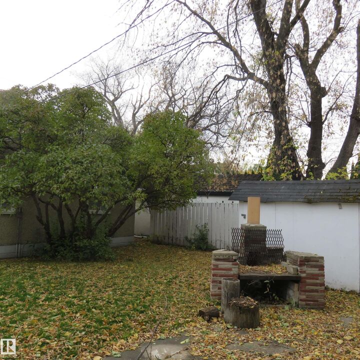 Property Photo:  11929 52 Street NW  AB T5W 3J5 
