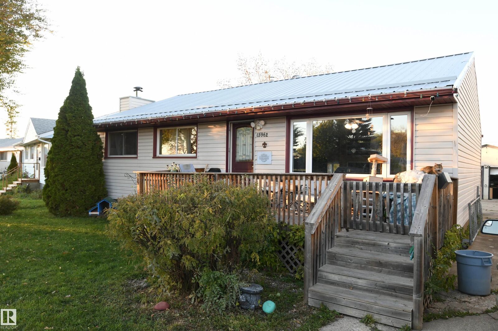 Property Photo:  15962 106 Avenue NW  AB T5P 0W7 