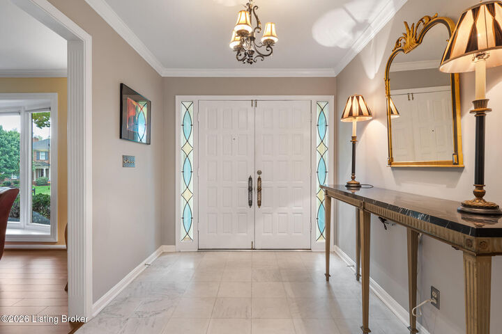 Property Photo: 3015 Hayfield Dr KY 40205