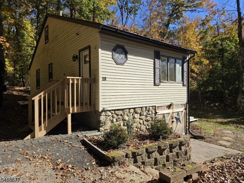 Property Photo:  18 Mountainside Dr  NJ 07461 