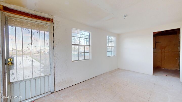 Property Photo: 886 E Picacho Avenue NM 88001