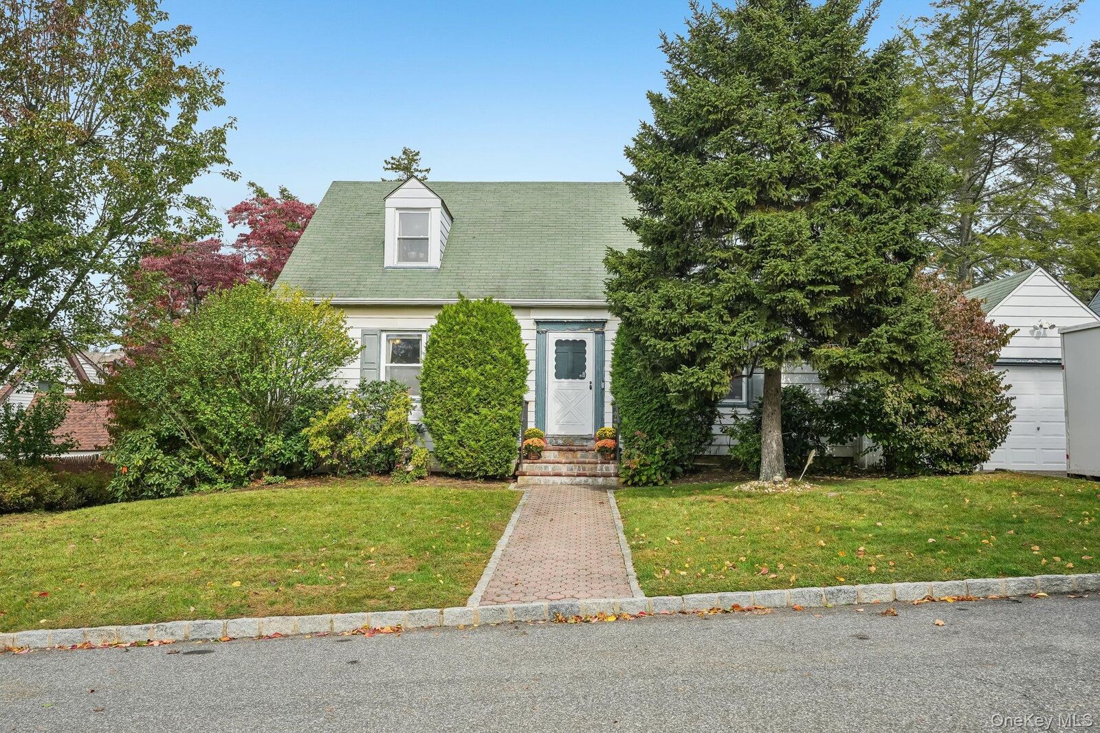 Property Photo:  35 Holbrook Avenue  NY 10710 