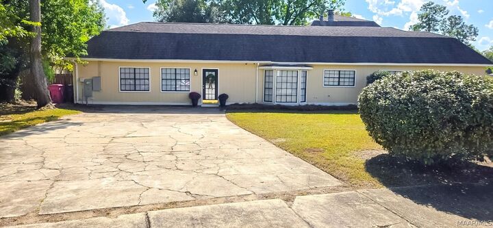 Property Photo: 2009 Bowen Drive AL 36106