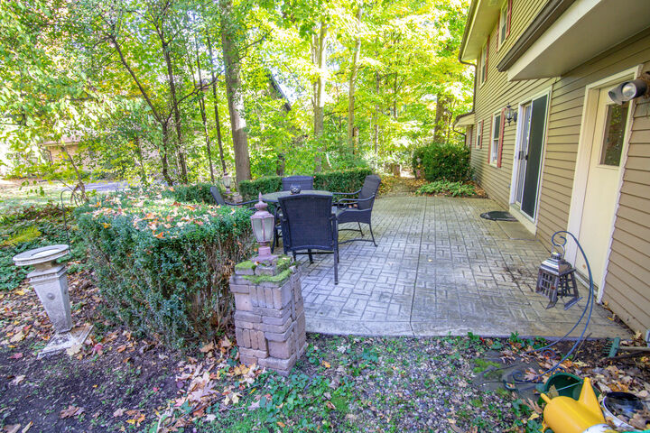 Property Photo:  N27w22212 Shadywood Ct  WI 53186 