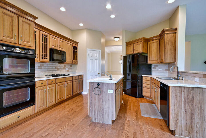 Property Photo:  12411 Cold Springs Drive  IL 60142 