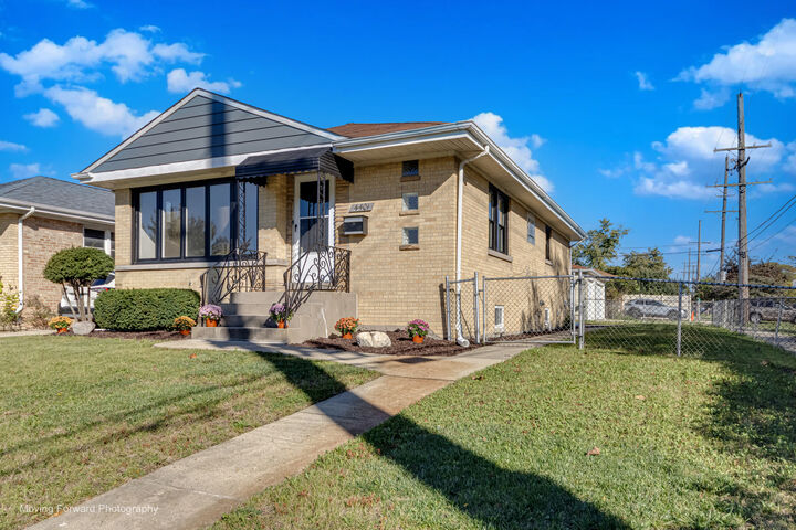 Property Photo: 4401 N Osage Avenue IL 60706