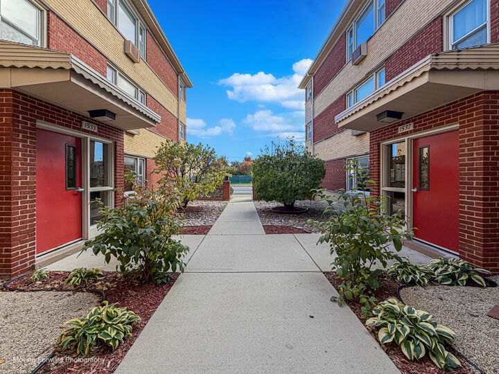 Property Photo:  1537 S Harlem Avenue 1E  IL 60130 