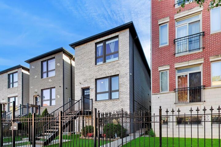 Property Photo: 4607 S Calumet Avenue IL 60653