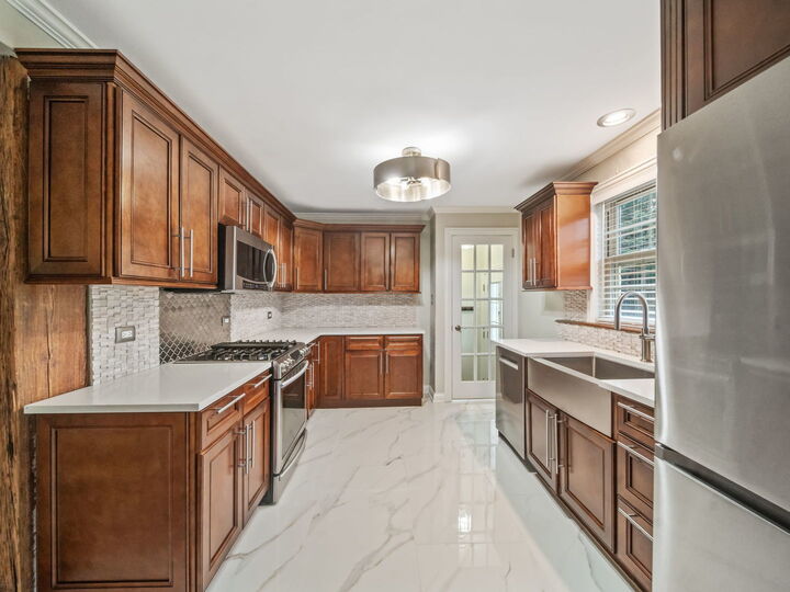 Property Photo: 1508 Potter Road IL 60068