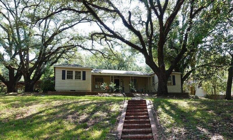 Property Photo:  1111 Morningside Drive  TX 75904 