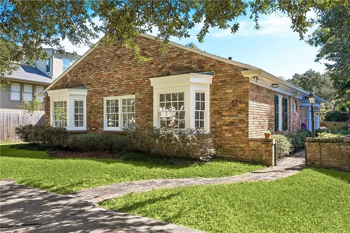 Property Photo:  429 Audubon Boulevard  LA 70125 