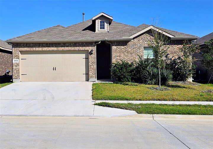Property Photo: 8908 Boulder Oak Boulevard TX 76131