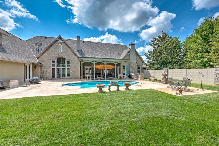 Property Photo:  1 S Saint Andrews Drive  AR 72758 