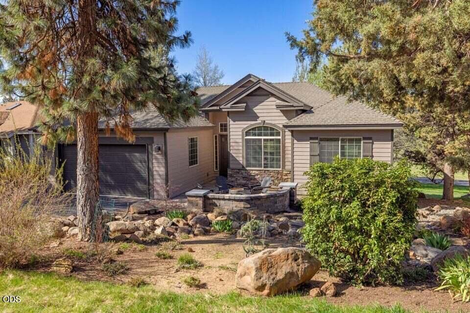 Property Photo: 4934 Horned Lark Drive OR 97601