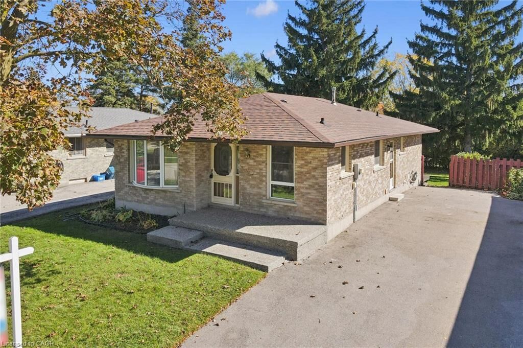 Property Photo:  11 Caledon Court  ON N1S 3W3 