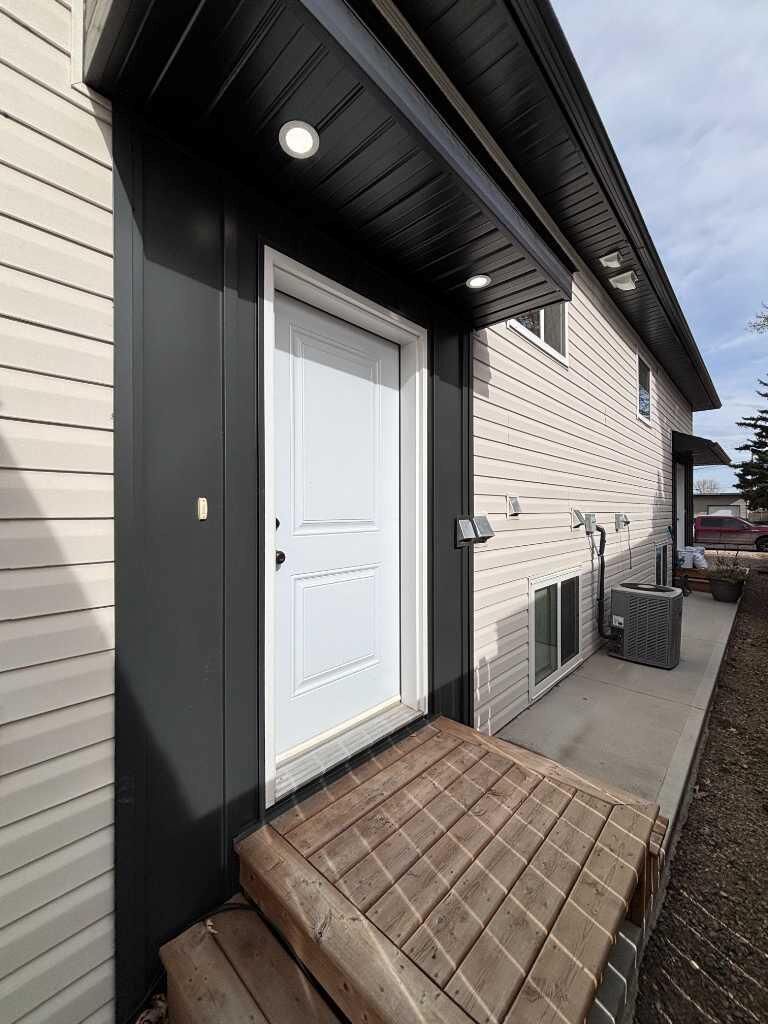 Property Photo:  6014 54 Street E  AB T1G 1K3 