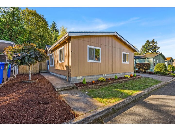 Property Photo:  5200 SE 132nd Ave 15  OR 97236 