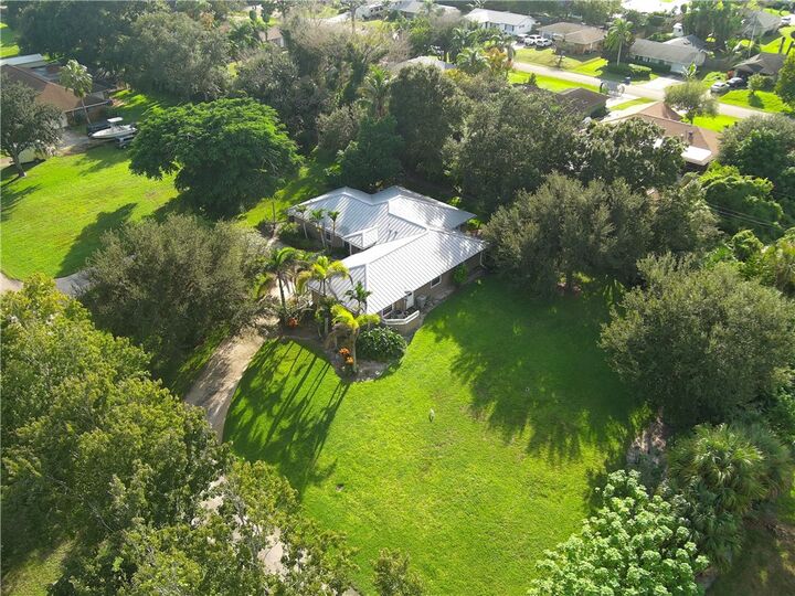 Property Photo:  305 10th Avenue  FL 32962 