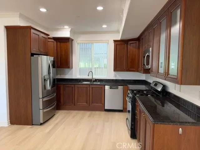 Property Photo:  500 E Valencia 106  CA 91501 