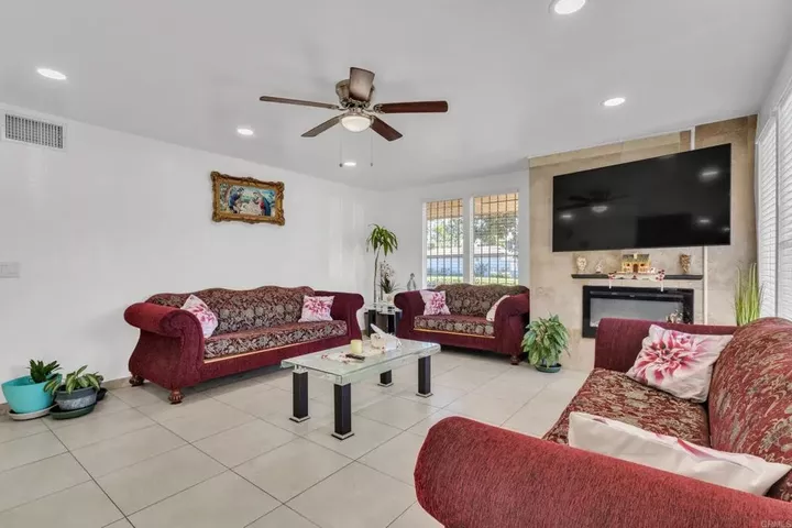 Property Photo:  1244 E Madison Ave A  CA 92021 
