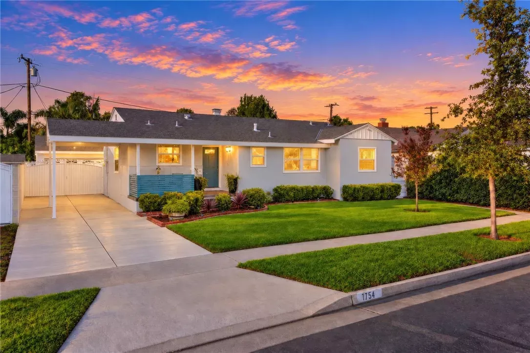 Property Photo:  1711 W 21st  CA 92706 