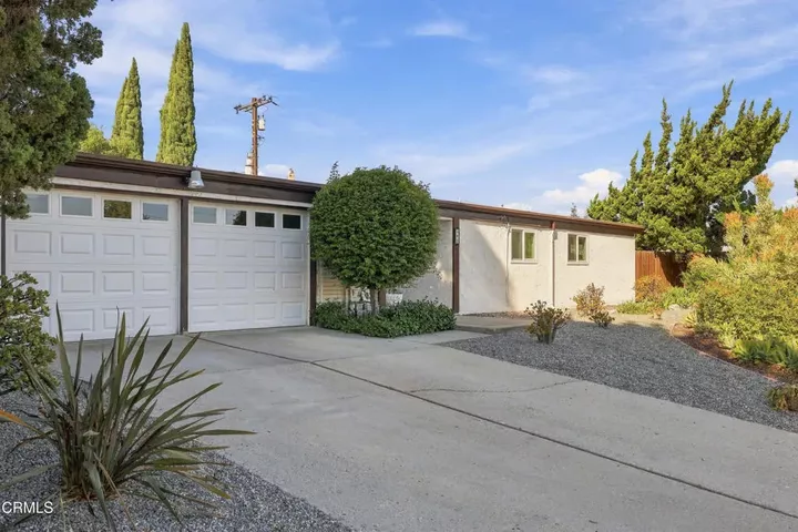 Property Photo:  388 E Gainsborough Road  CA 91360 