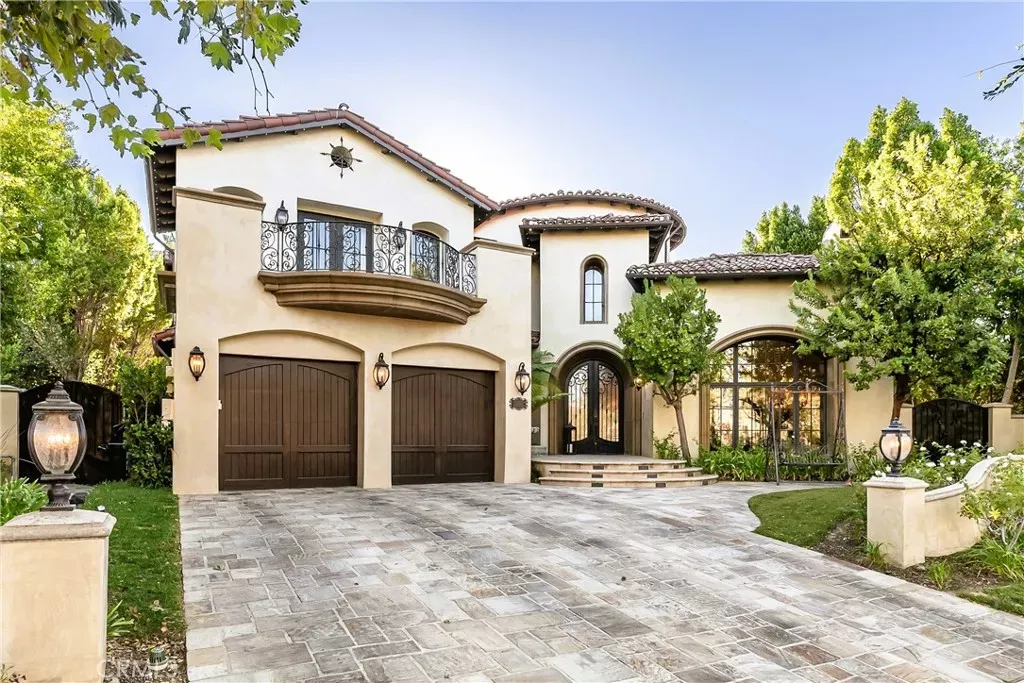 Property Photo:  25878 Shady Oak  CA 91381 