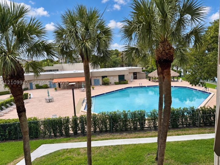Property Photo: 1101 Colony Point Cir 423 FL 33026