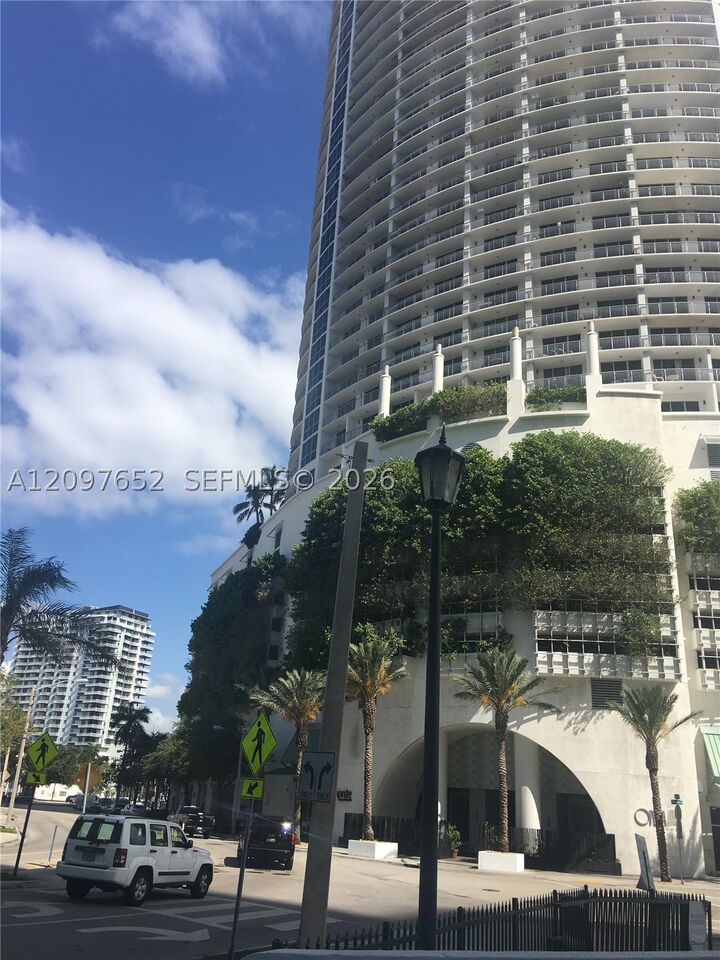 Property Photo:  1750 N Bayshore Dr 2408  FL 33132 