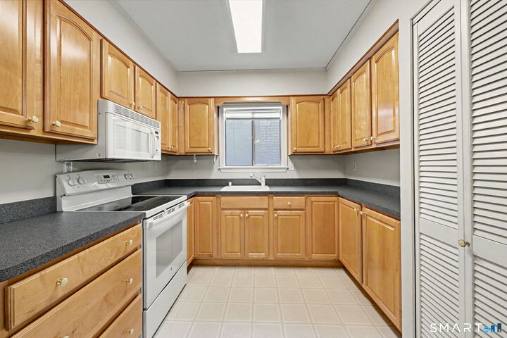 Property Photo: 900 Hope Street 3B CT 06907