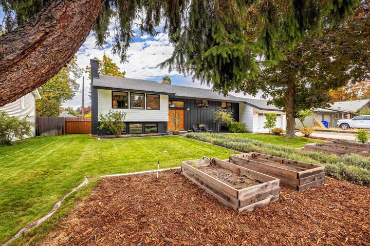 Property Photo: 6021 S Napa St WA 99223