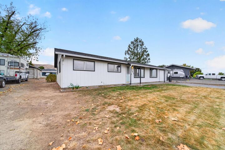 Property Photo:  1913 Elwood  WA 99350 