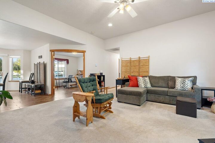 Property Photo: 5 Daisy Ct WA 99301