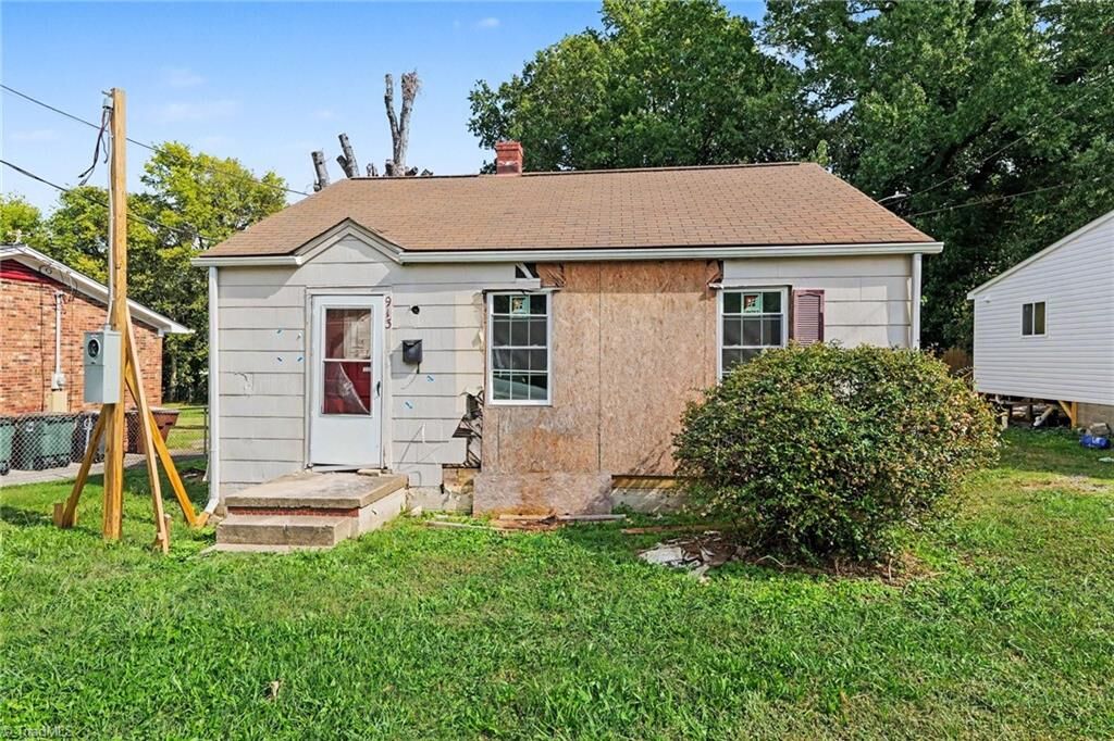Property Photo:  913 S English Street  NC 27401 