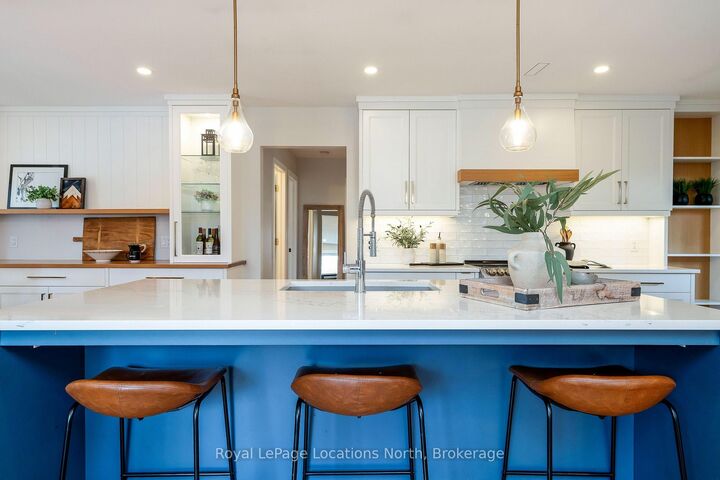 Property Photo:  390 Second Street  ON L9Y 1G8 