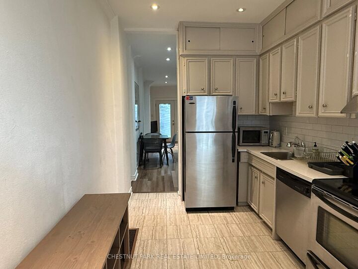 Property Photo:  23 Bishop Street  ON M5R 1N3 
