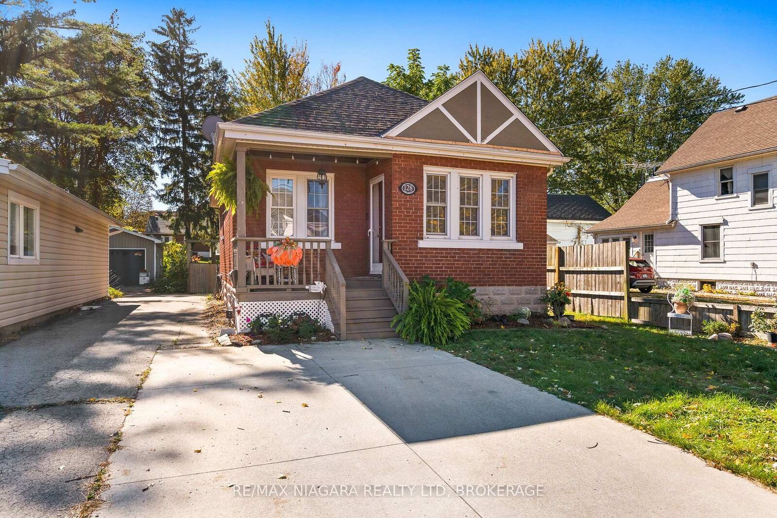 Property Photo:  128 Adelaide Street  ON L3K 2W6 