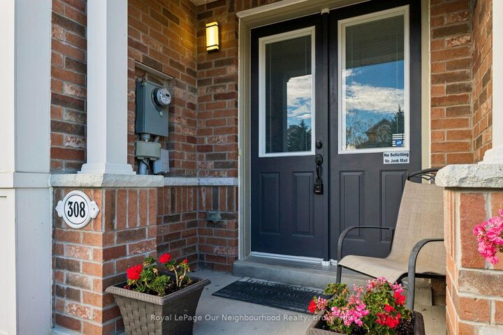 Property Photo:  308 Lakebreeze Drive  ON L1B 0A1 